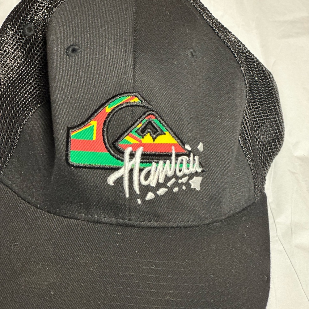 Quiksilver Black Hat with Multicolor Logo